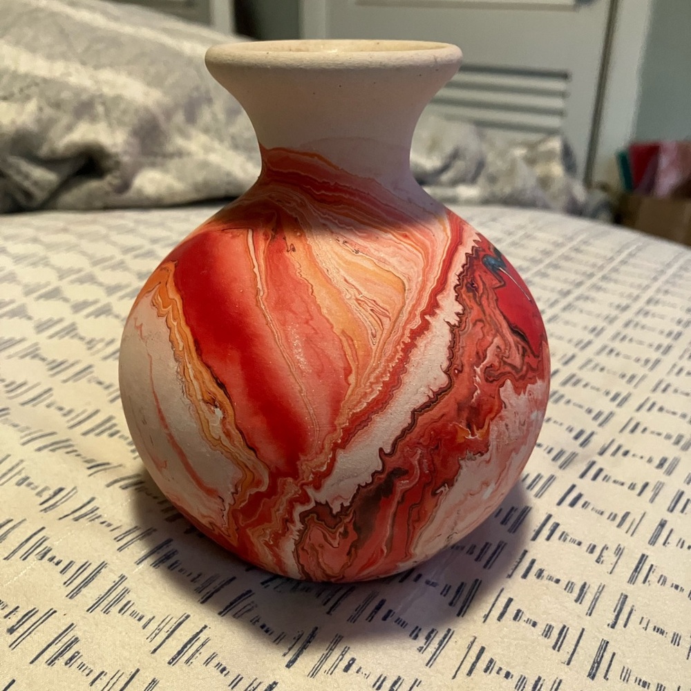 NWOT Nemadji Pottery USA Handmade Swirled Pottery Vase